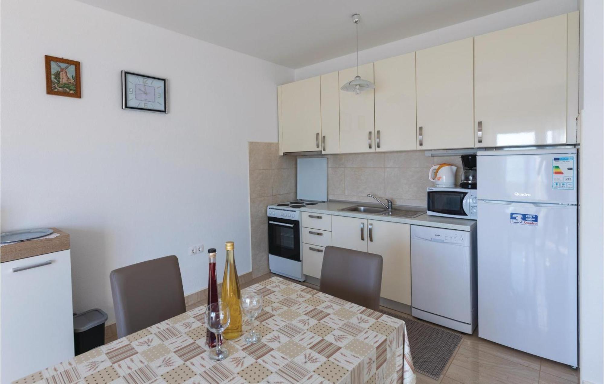 1 Bedroom Cozy Apartment In كليك المظهر الخارجي الصورة